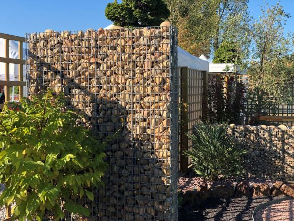 Cómo colocar un muro de gaviones en tu jardín
