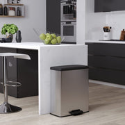 Lixeira decorativa com pedal retangular prata 65 l v8026 Vetonek