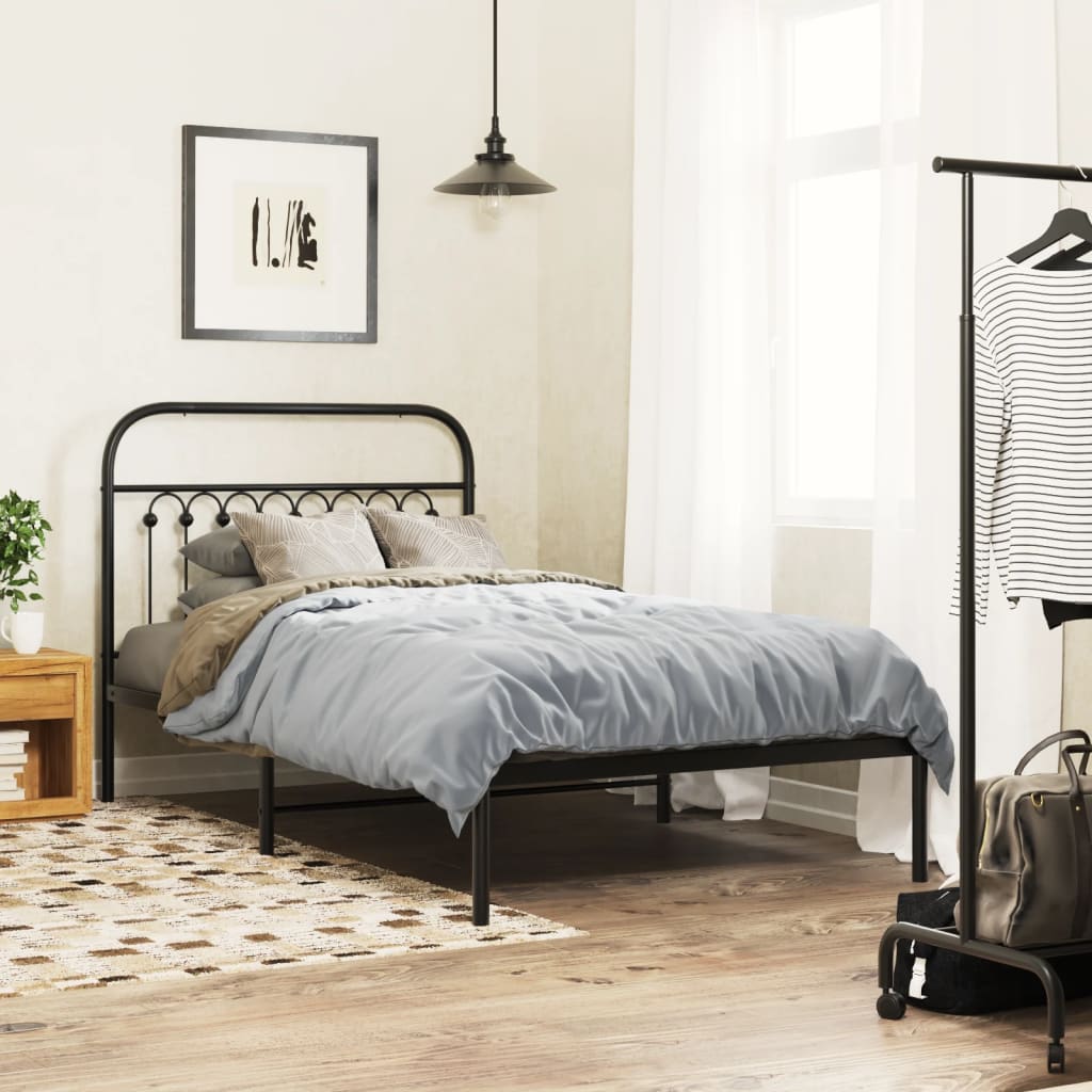 Estructura de cama metálica negra de 100x190 cm en un dormitorio moderno con ropa de cama gris y decoración minimalista.