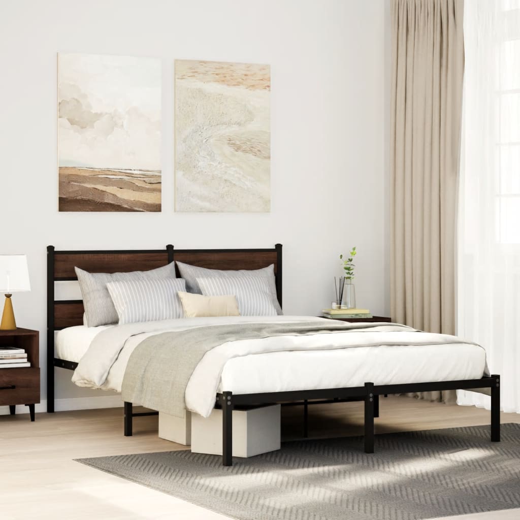 Estructura de cama marrón roble con cabecero, diseño elegante, en dormitorio moderno con decoración minimalista.