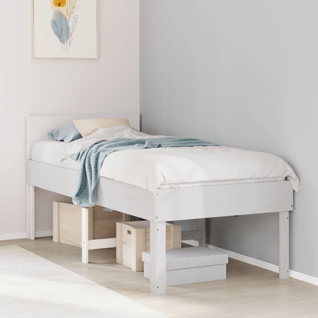 Estructura de cama blanca de madera maciza 75x190 cm con sábana beige y manta azul en dormitorio moderno.