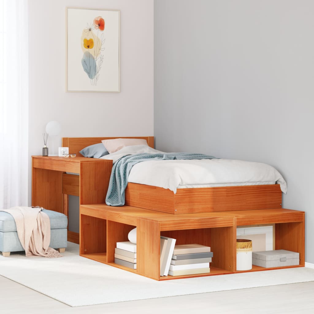 Estructura de cama de madera de pino en un dormitorio moderno con mesita de noche y decoración minimalista.