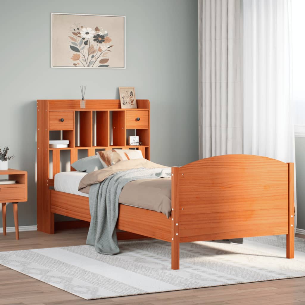 Sofá con estantería de madera maciza marrón en dormitorio, diseño acogedor y funcional con somier de láminas.