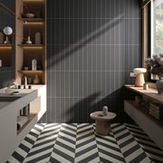 Ambiente baño con suelo efecto madera Tarvisio Blanco y Negro en espiga - Vetonek