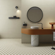 Ambiente baño con revestimiento efecto piedra Amalfi Greige - Vetonek