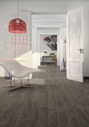 Ambiente con suelo efecto madera Norcia Antracita - Vetonek