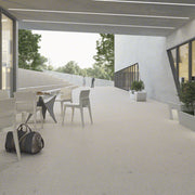 Ambiente exterior con suelo efecto piedra Gubbio Ceniza - Vetonek