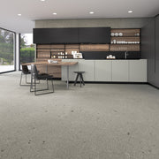 Ambiente cocina con suelo efecto piedra Gubbio Gris - Vetonek