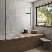 Ambiente baño con suelo efecto madera Bormio Avellana - Vetonek