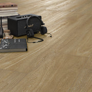 Ambiente con pavimento efecto madera Sondrio Marrón - Vetonek