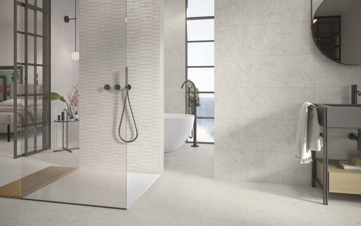 Antibes blanco con relieve en baño