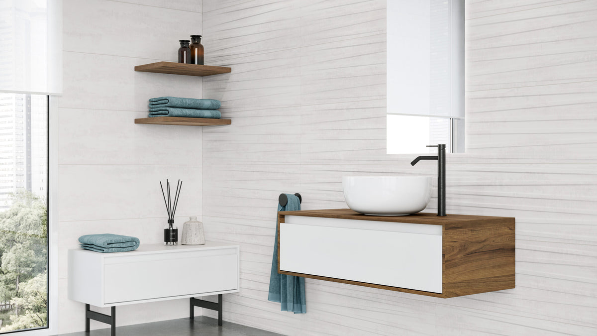 Melun Blanco Relieve 33x100 en baño