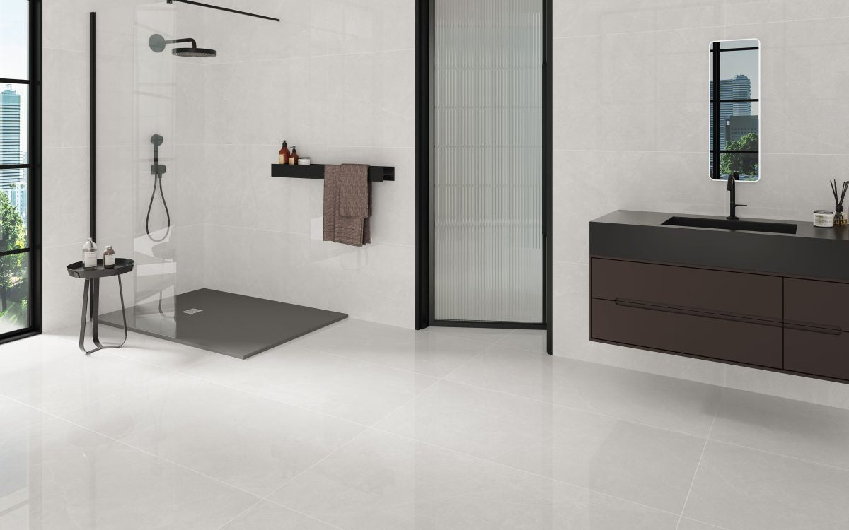 Rouen blanco pulido en baño