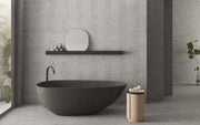 Calais gris con relieve en pared