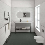 Suelo de cuarto de baño de baldosa hidráulica negra