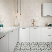 Cocina con suelo de baldosa hidráulica León