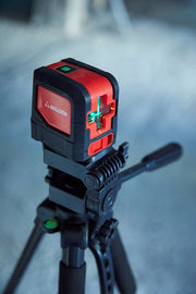 Nivel láser Bellota BePower montado en el trípode NIVTRIPOD15