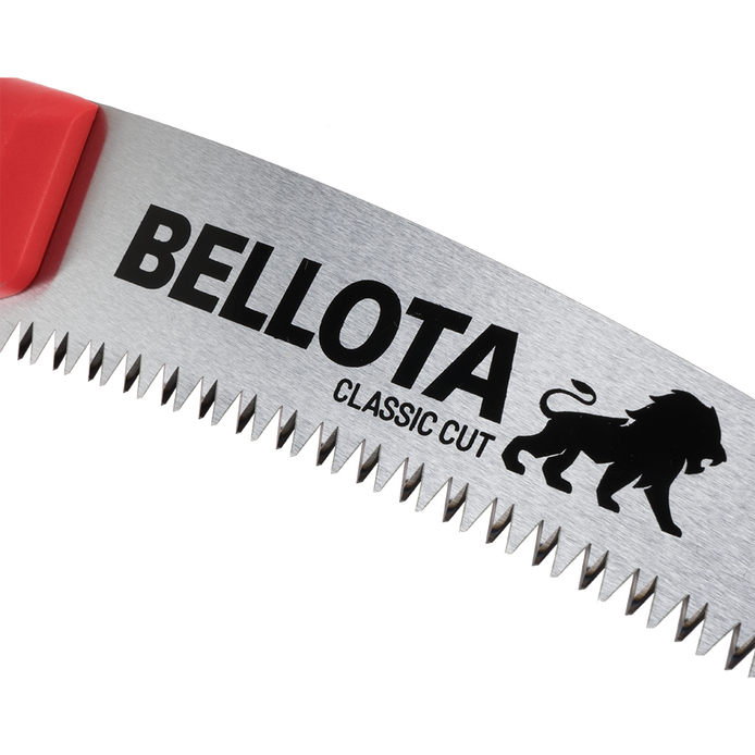 Detalle de la hoja curva con dentado japonés del serrucho Bellota 450BIMR