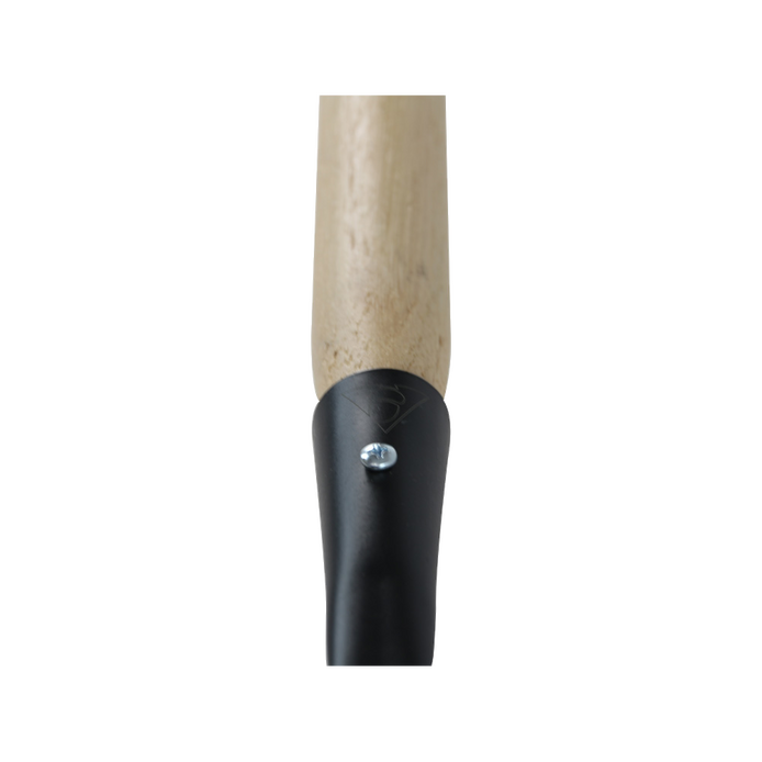 Detalle del mango de madera certificada de la azada pico Bellota 3082CM