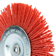 Cepillo circular de nylon Bellota 50825B montado en taladro