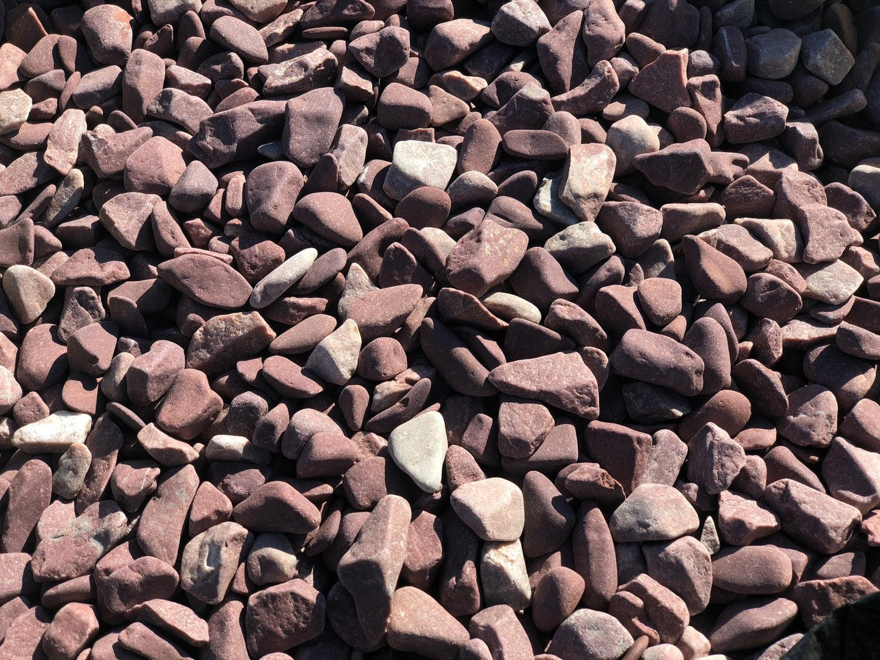 Canto rodado Rojo Burdeos Vetonek piedra jardin