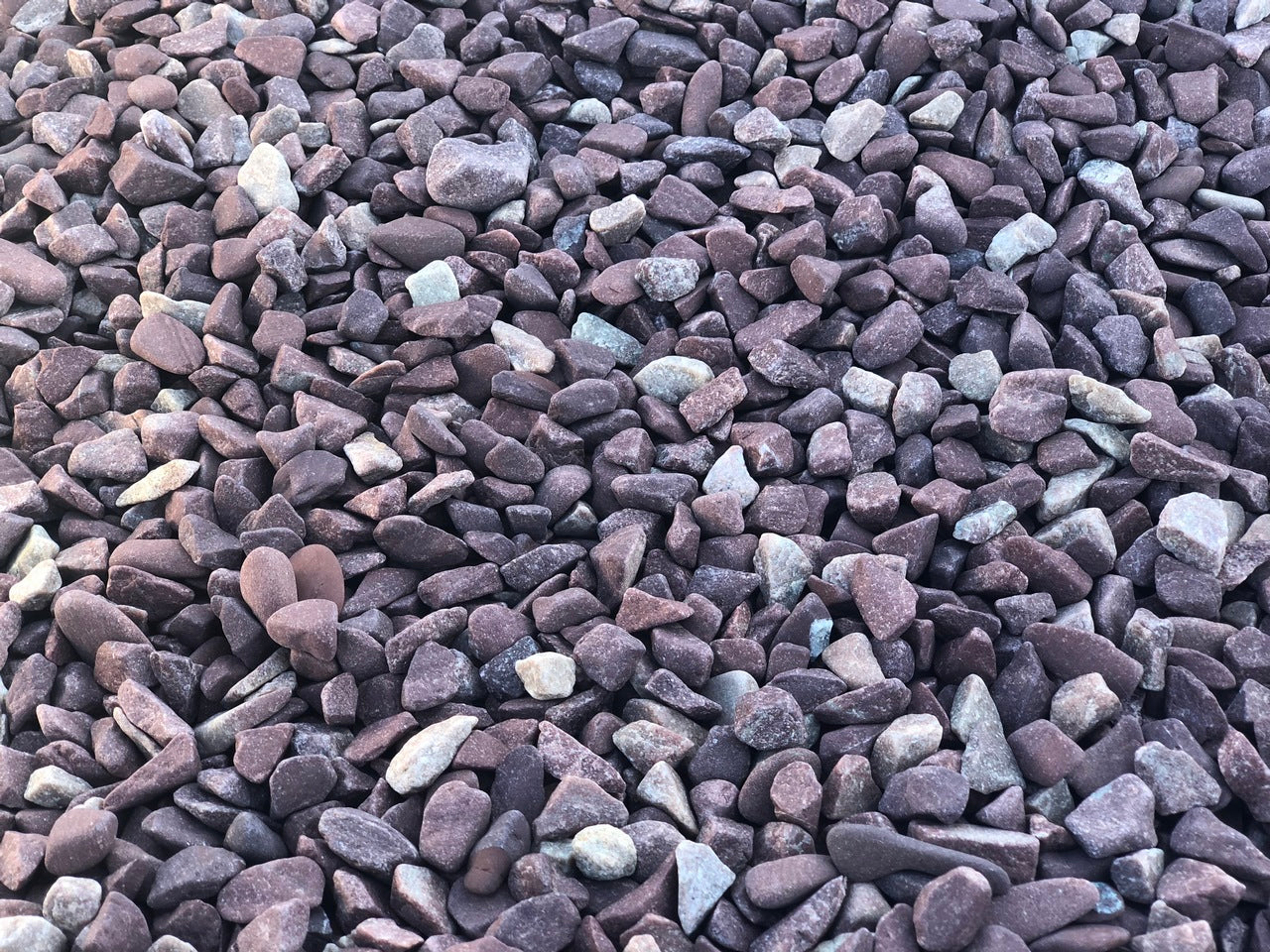 Canto rodado Rojo Burdeos Vetonek piedra jardin