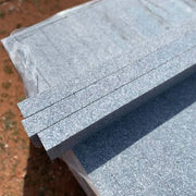 Bordillo, bordura piqueta de granito blanco gris y negro Acabado Natural, Antideslizante, Barato, Bordillos, Caminos, Colores Claros, Colores Grises, Espacio exterior, Espacio público, Exclusivo, Exteriores, Jardin, Piedra, Piedra natural, Piquetas, Rectangular, Senderos, Top Ventas, Vallas