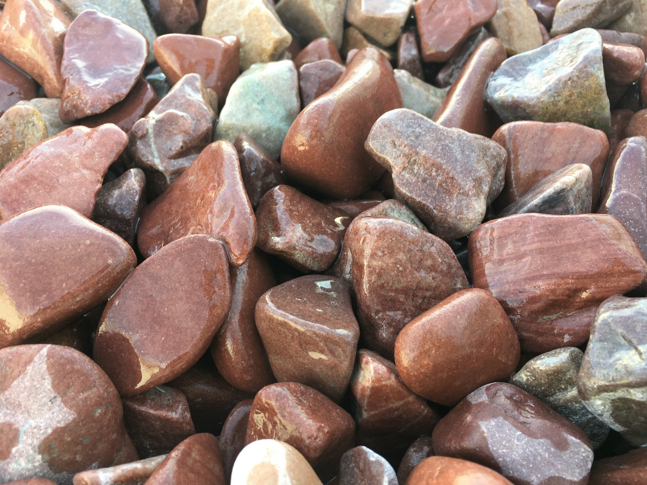 Canto rodado Rojo Burdeos Vetonek piedra jardin