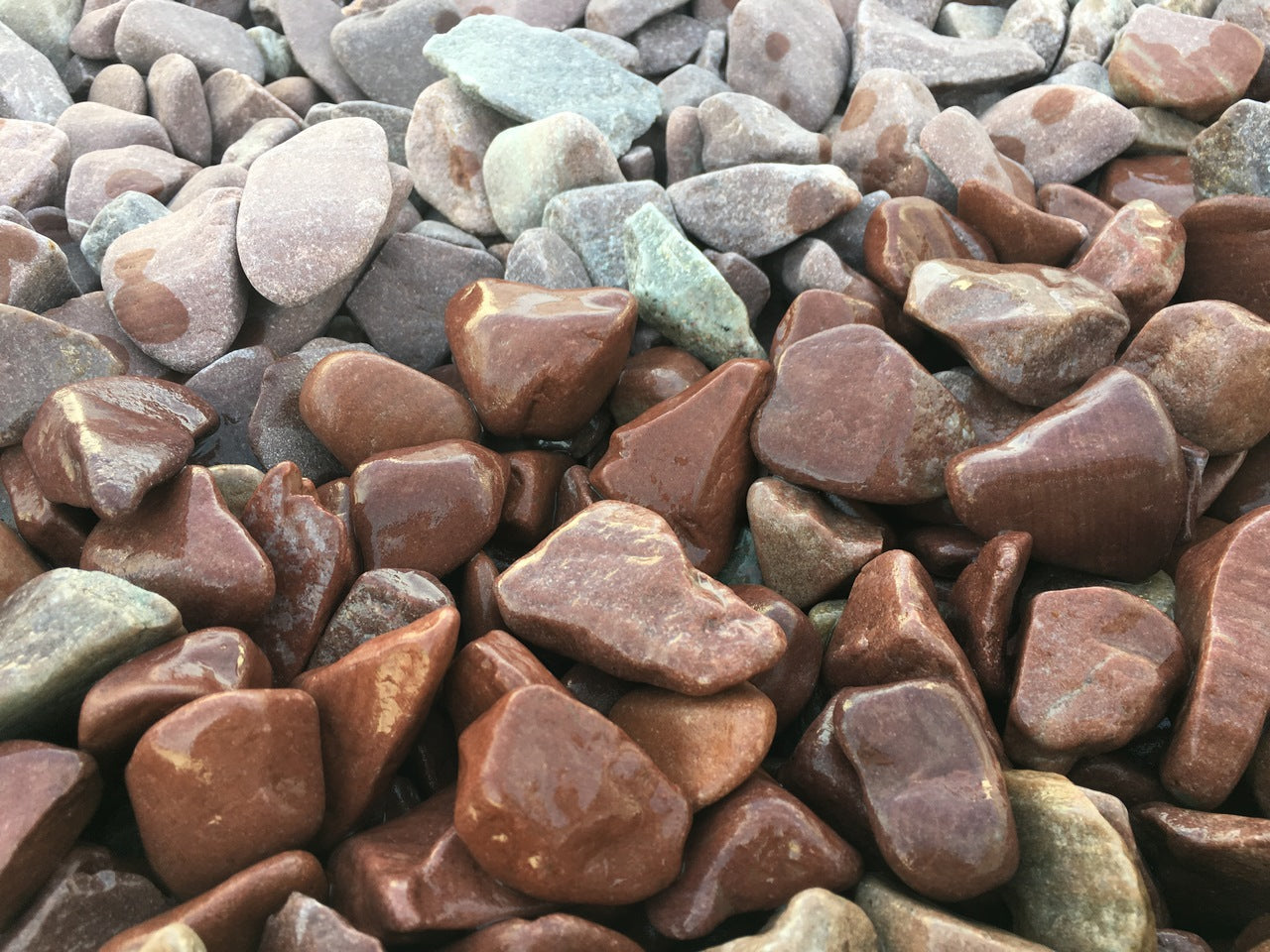 Canto rodado Rojo Burdeos Vetonek piedra jardin