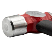 Martillo de bola sin templar Bellota 8011HRCCF trabajando