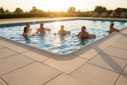Borde remate de piscina de hormigón - Vetonek