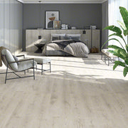 Salón con pavimento efecto madera Aosta Gris - Vetonek