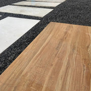 Losa madera roble para camino en el jardin