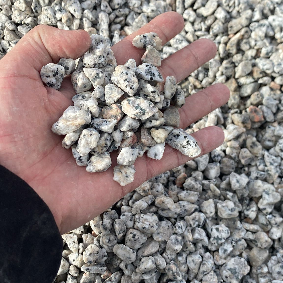 Canto rodado Granito Mercurio - Vetonek