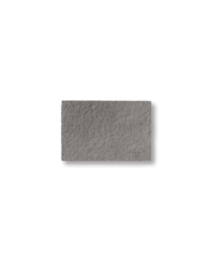 Aplacado Ordesa de hormigón, detalle de la textura de piedra del revestimiento - Vetonek