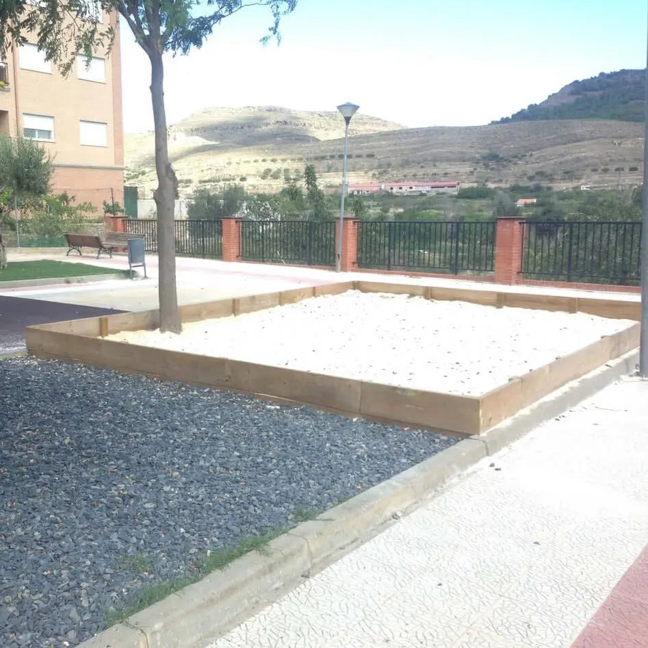 Zona de juegos infantil con arenero de arena de sílice