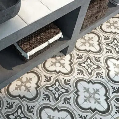 detalle del suelo de cuarto de baño con baldosa hidráulica Toledo