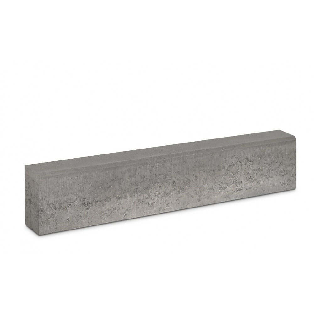 Meio-fio de concreto cinza 100x20 cm.