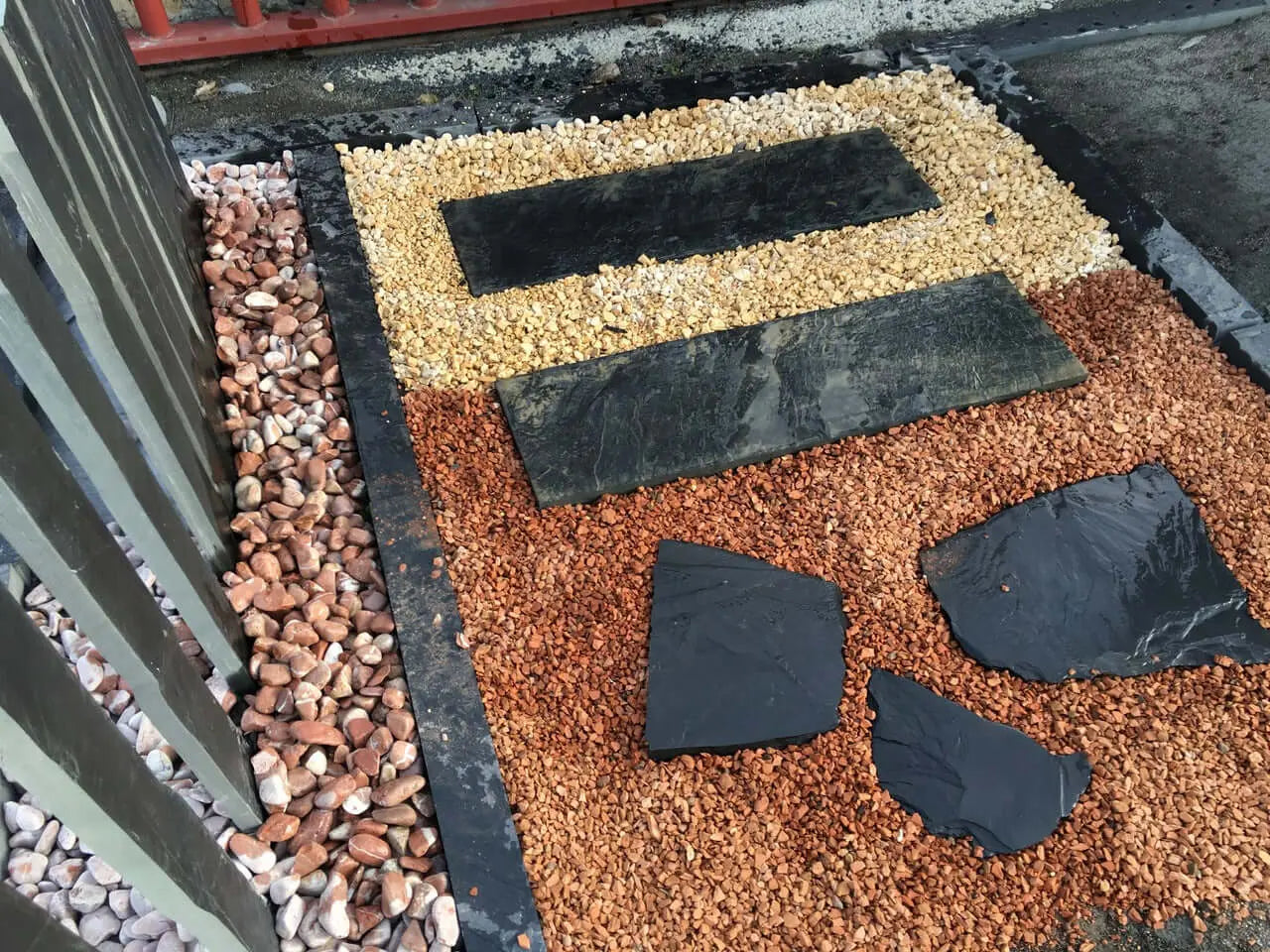 Bordillo Pizarra separador, piqueta o bordura de pizarra jardin Acabado Natural, Antideslizante, Aspecto Monocolor, Barato, Bordillos, Caminos, Colores Negros, Colores Oscuros, Espacio exterior, Espacio público, Exclusivo, Exteriores, Jardin, Piedra, Piedra natural, Piquetas, Pizarra, Senderos, Top Ventas, Vallas