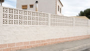 Muro calado con Celosía Villarta de hormigón blanco