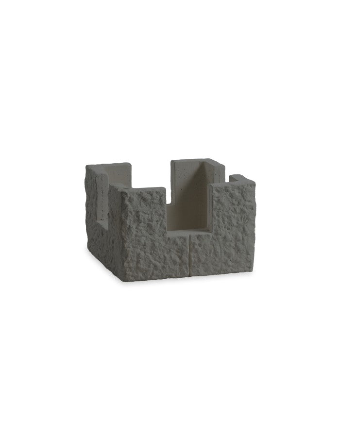 Detalle del acabado en piedra del remate de chimenea Ordesa de hormigón - Vetonek