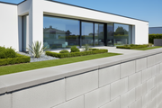 Cubremuros Duero de hormigón, en el muro perimetral de una vivienda moderna minimalista - Vetonek