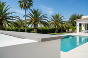Cubremuros Duero de hormigón, en un muro perimetral de villa mediterránea con piscina - Vetonek