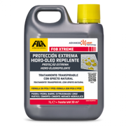 "Bidón de 1 litro de FOB XTREME de FILA, protección extrema hidrorrepelente y oleorrepelente. Ideal para superficies porosas como piedra, barro y cemento, ofreciendo un tratamiento transpirable con efecto natural. Cubre hasta 30 m² por litro, proporcionando una barrera eficaz contra líquidos y manchas."