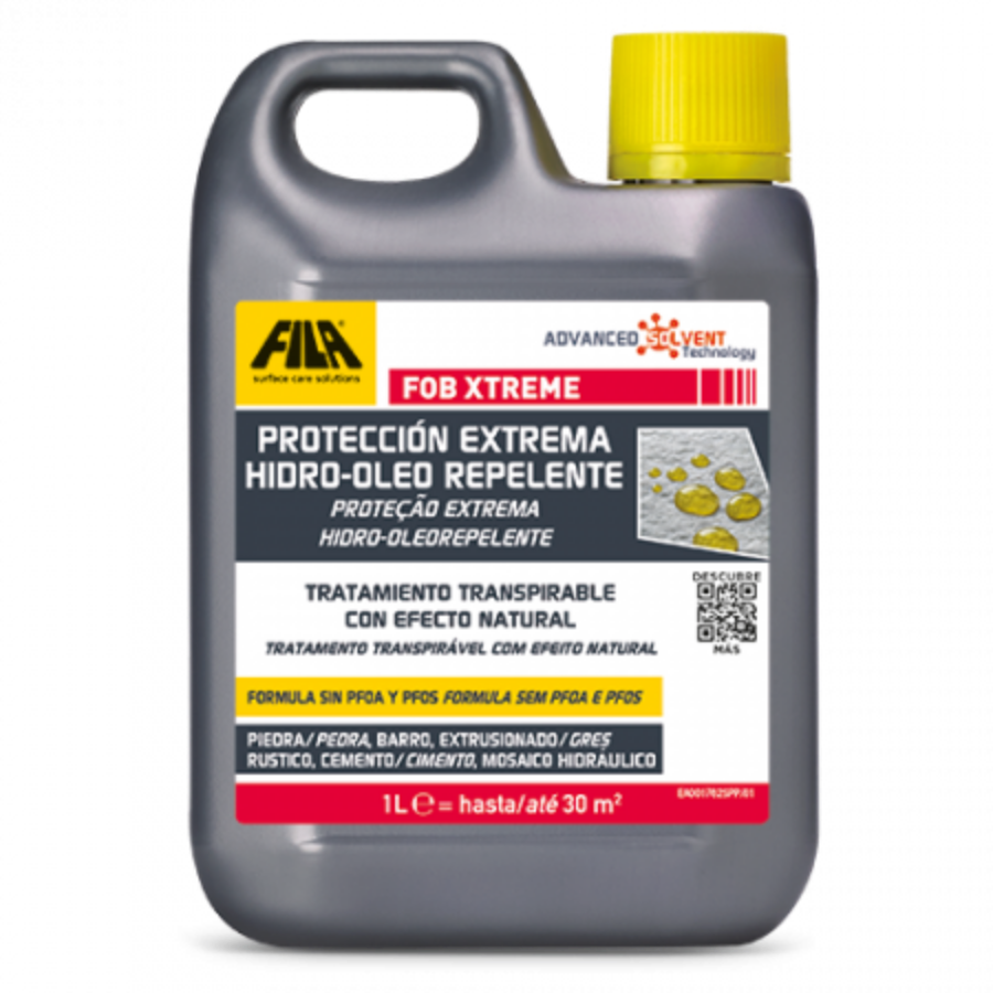 "Bidón de 1 litro de FOB XTREME de FILA, protección extrema hidrorrepelente y oleorrepelente. Ideal para superficies porosas como piedra, barro y cemento, ofreciendo un tratamiento transpirable con efecto natural. Cubre hasta 30 m² por litro, proporcionando una barrera eficaz contra líquidos y manchas."