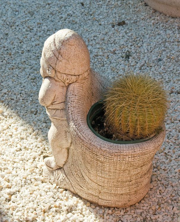 Gnomo Comilón en jardín