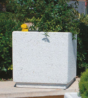 Jardinera Anguciana cúbica de hormigón blanco