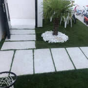 Losa blanca para jardín con cesped