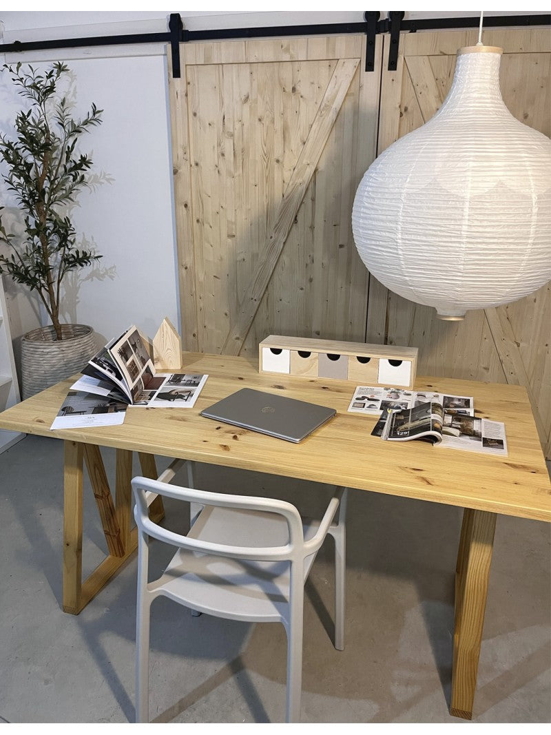 Mesa de Comedor de Madera Maciza de Pino - Sostenible y Versátil Astideco