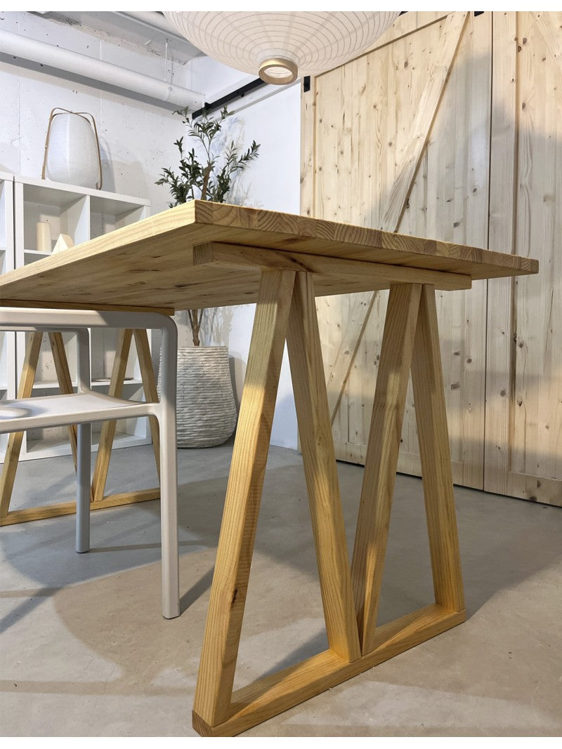 Mesa de Comedor de Madera Maciza de Pino - Sostenible y Versátil Astideco